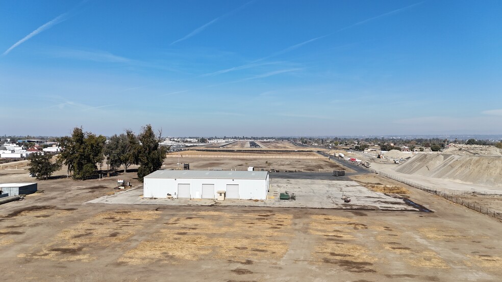 Primary Photo Of 825 E White Ln, Bakersfield Manufacturing For Sale