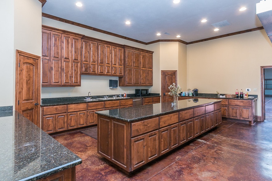 More Photos Of 3941 N Western St, Amarillo Office For Lease