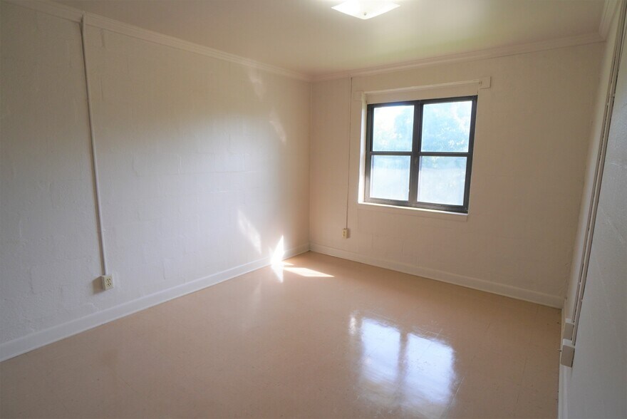 More Photos Of 706 Jay St, Jefferson City Apartments For Sale