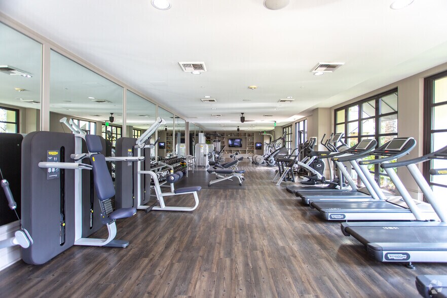 More Photos Of 889 Americana Way, Glendale Apartments For Lease