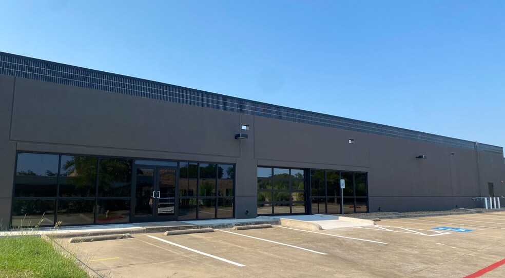 More Photos Of 3033 W Royal Ln, Irving Light Distribution For Sale