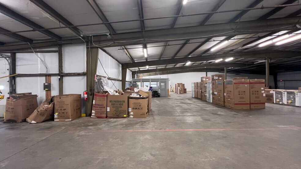 More Photos Of 6 NW Salevan Pl, Milford Warehouse For Lease