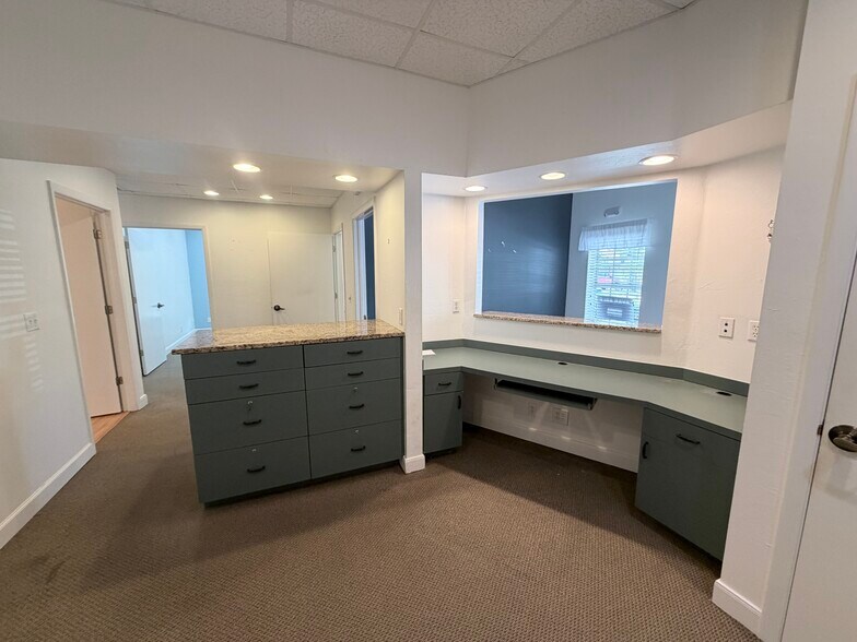 More Photos Of 42 Barkley Cir, Fort Myers Medical For Lease