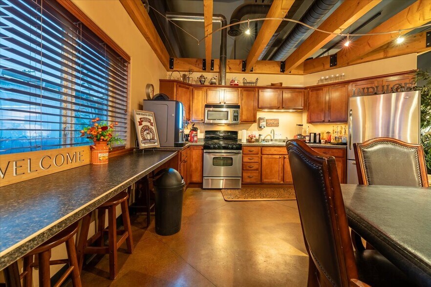 More Photos Of 1502 Minnie St, Fairbanks Industrial For Sale