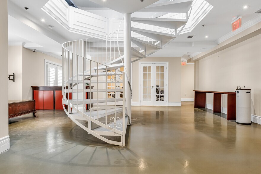 More Photos Of 15 Prince Arthur Ave, Toronto Office Residential For Lease