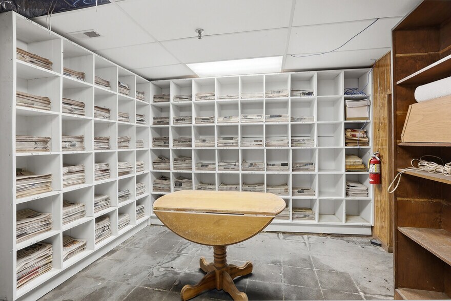 More Photos Of 115 E 5th St, Fulton Office For Sale