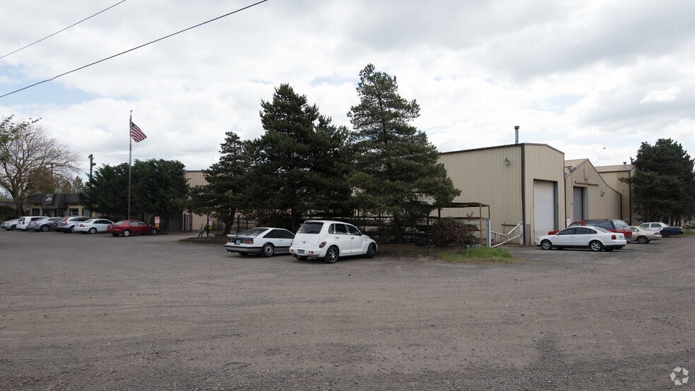 More Photos Of 18650 SW Pacific Hwy, Tualatin Warehouse For Lease