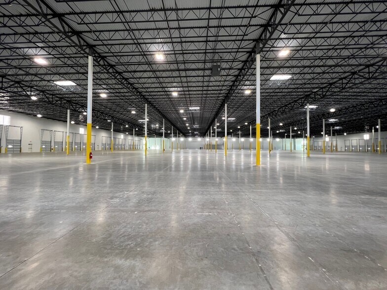 More Photos Of 12510 W Airport Blvd, Sugar Land Distribution For Lease