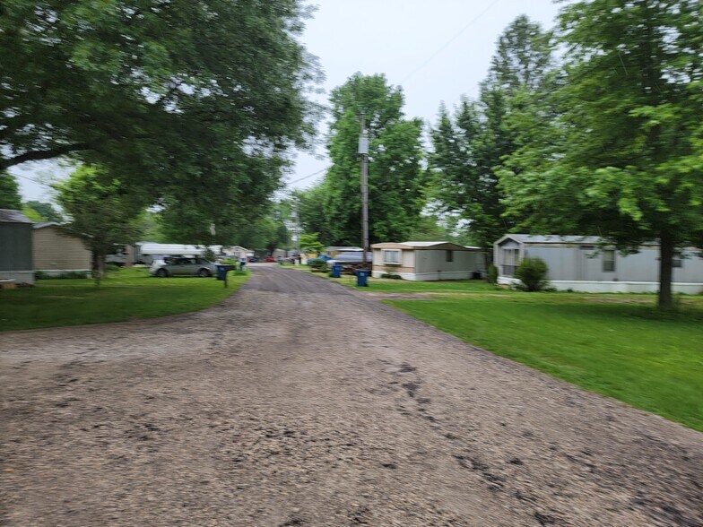More Photos Of 3592 N Thunderhill Pl, Vincennes Manufactured Housing Mobile Home Park For Sale