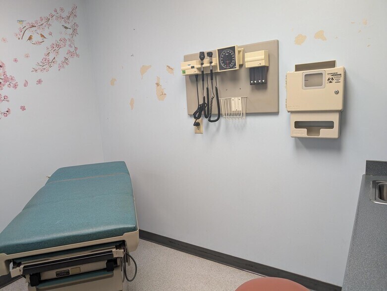 More Photos Of 950 Salem St, Brookville Medical For Lease