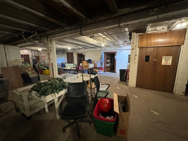 More Photos Of 1050 Leonard St Ne, Grand Rapids General Retail For Sale