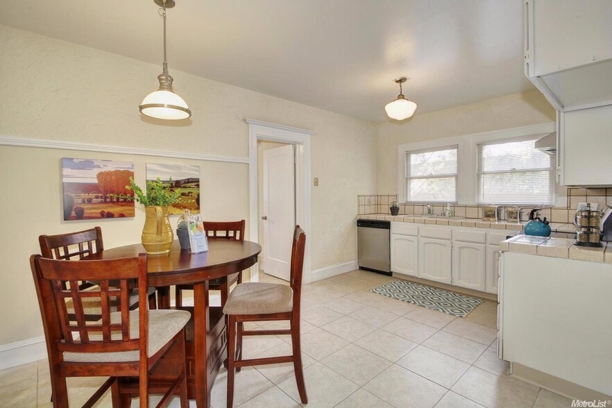 More Photos Of 1901-1903 H St, Sacramento Apartments For Sale