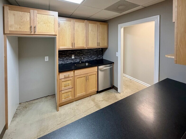 More Photos Of 2525B Lebanon Pike, Nashville Office For Lease