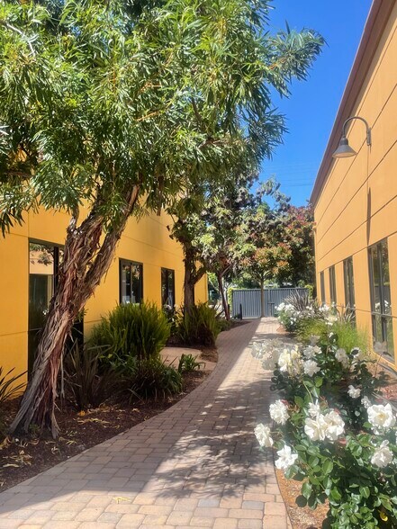 More Photos Of 475 N Whisman Rd, Mountain View Office For Lease