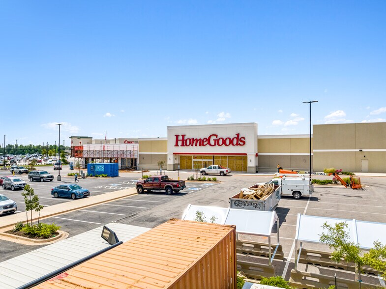 More Photos Of 821 N Czech Hall Rd, Yukon Restaurant For Lease