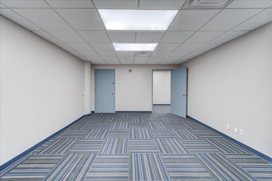 More Photos Of 1 Edgewater St, Staten Island Office For Lease