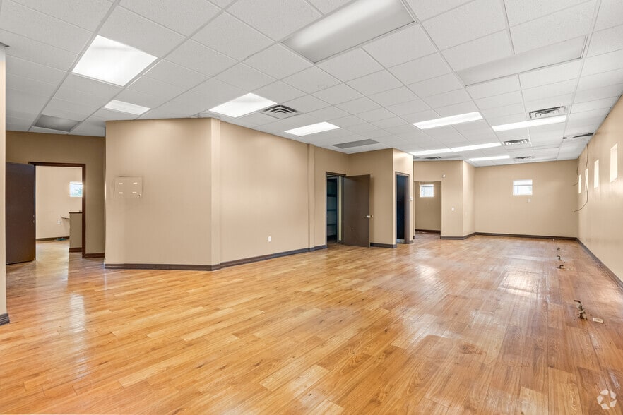 More Photos Of 2628 Matlock Rd, Arlington Medical For Sale