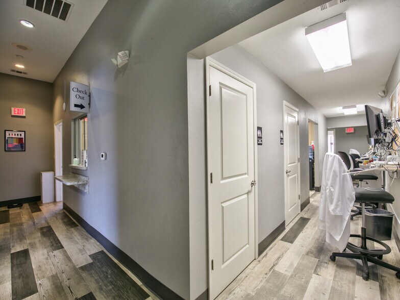 More Photos Of 1981 Capital Cir NE, Tallahassee Medical For Lease
