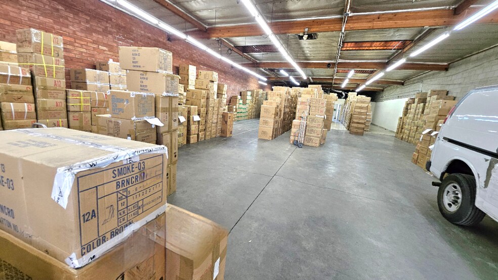 More Photos Of 950 E Pico Blvd, Los Angeles Warehouse For Lease