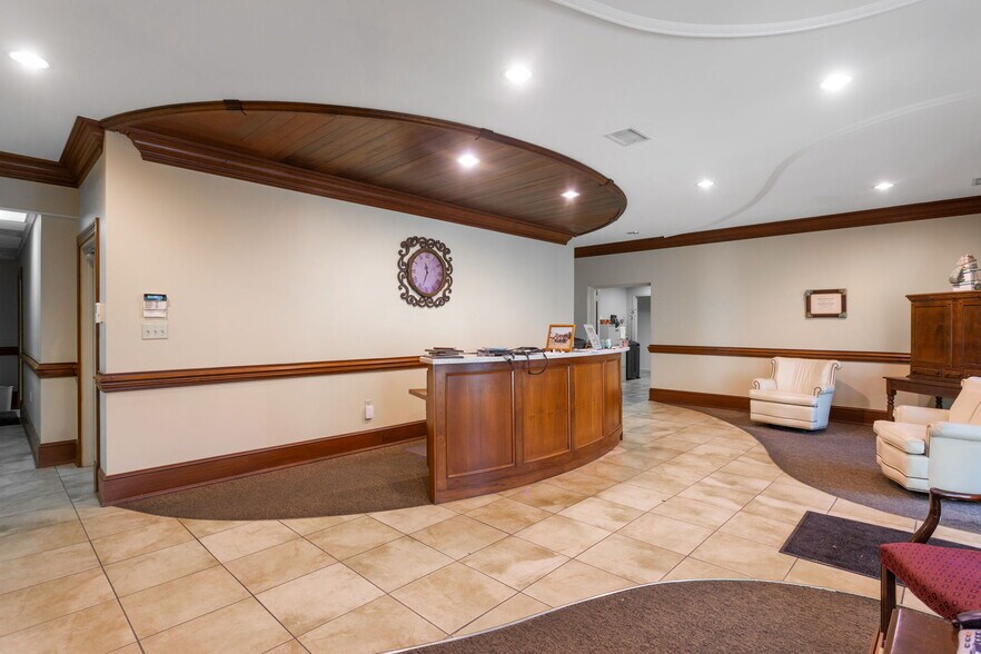 More Photos Of 710 4th St, Shenandoah Warehouse For Sale