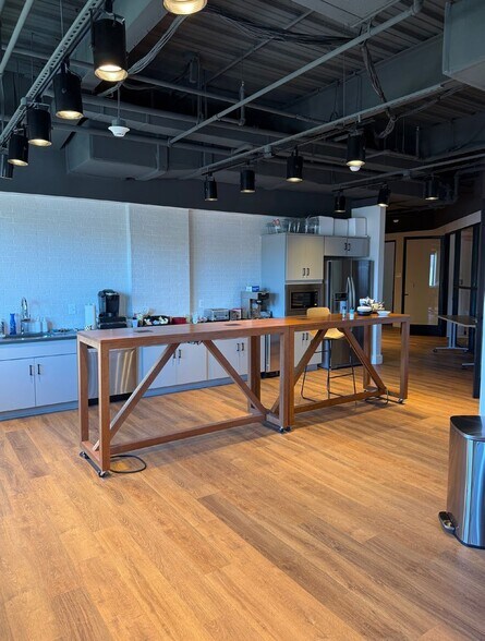 More Photos Of 137 Mitchells Chance, Edgewater Medical For Lease