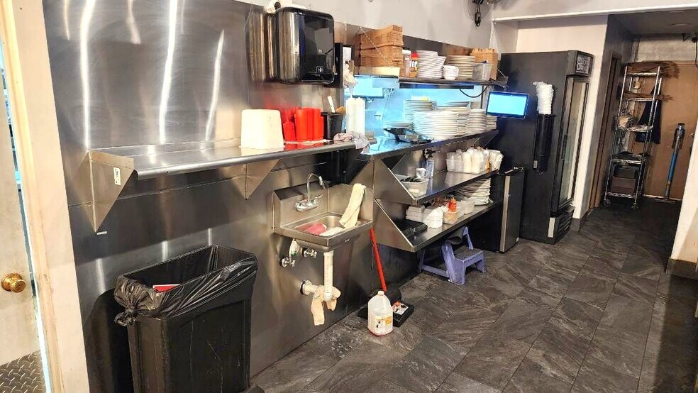 More Photos Of 802 S Main St, Belton General Retail For Sale