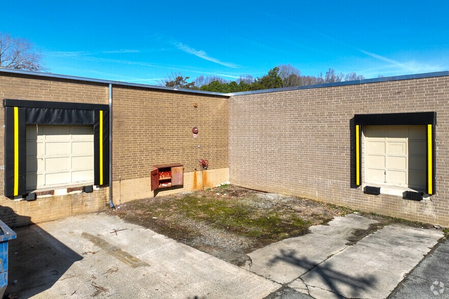 More Photos Of 1218 Hickory Chapel Rd, High Point Light Distribution For Lease