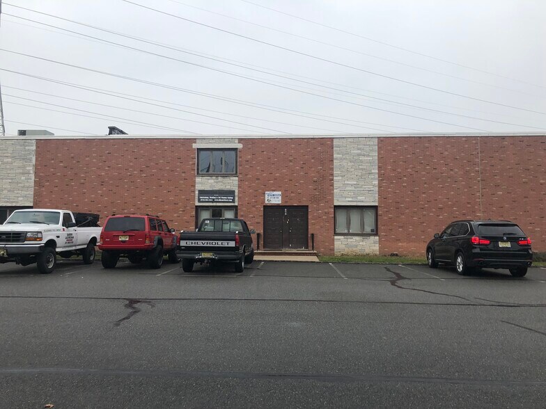 More Photos Of 1-32 Merry Ln, East Hanover Warehouse For Lease