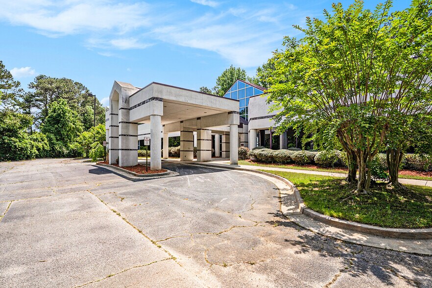 More Photos Of 4000 Corporate Center Dr, Morrow Medical For Sale