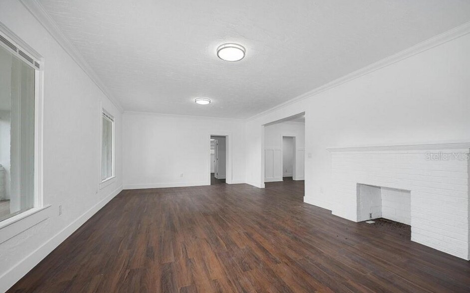 More Photos Of 934 S Ridgewood Ave, Daytona Beach Sorority Fraternity House For Sale