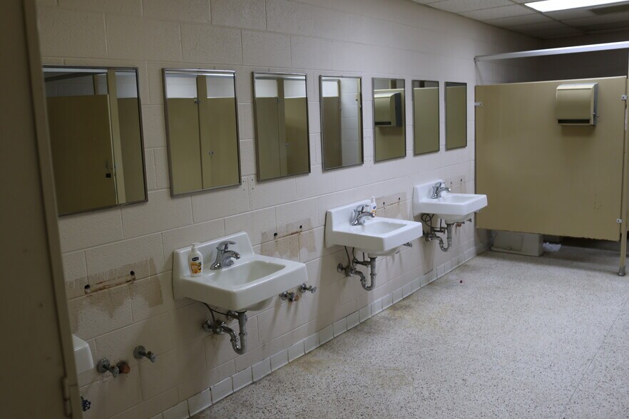More Photos Of 225 Clover Ave, Comer Religious Facility For Sale