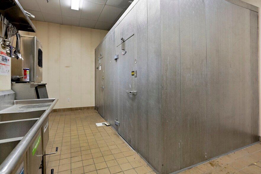 More Photos Of 5869 S Alkire St, Littleton Freestanding For Lease