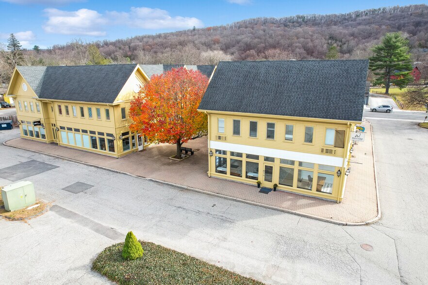 More Photos Of 25 N Main St, Kent Storefront Retail Office For Lease