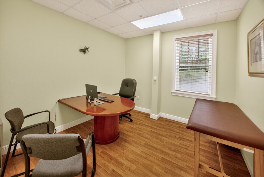 More Photos Of 733 & 737 County Road 466, Lady Lake Medical For Sale