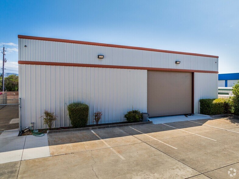 More Photos Of 995 Transport Way, Petaluma Warehouse For Lease