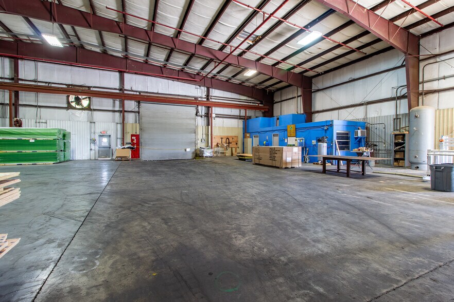 More Photos Of 310 Cypress Rd, Ocala Manufacturing For Lease