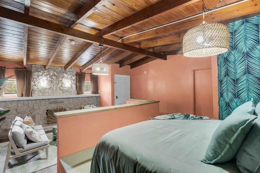 More Photos Of 243 61st St, Marathon Hotel For Sale