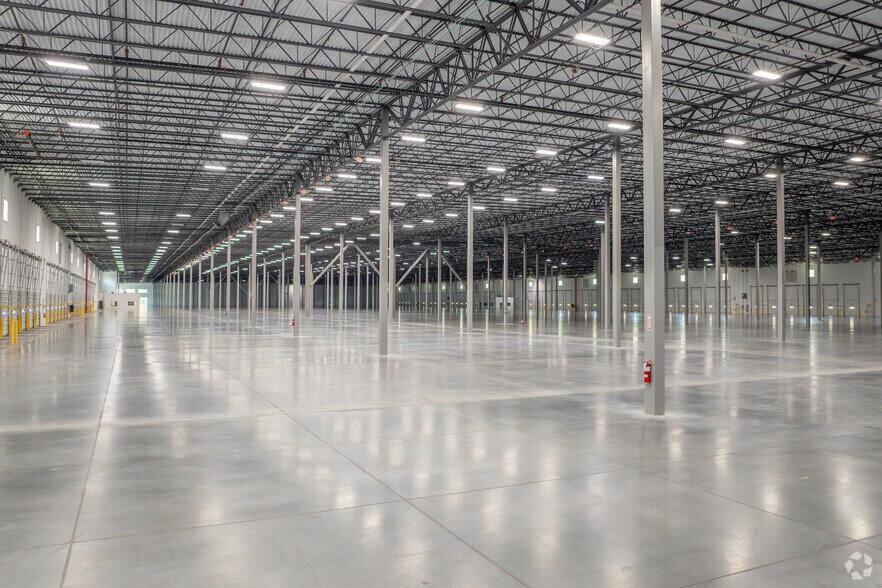 More Photos Of 198 Commercial Blvd, Blakeslee Warehouse For Lease