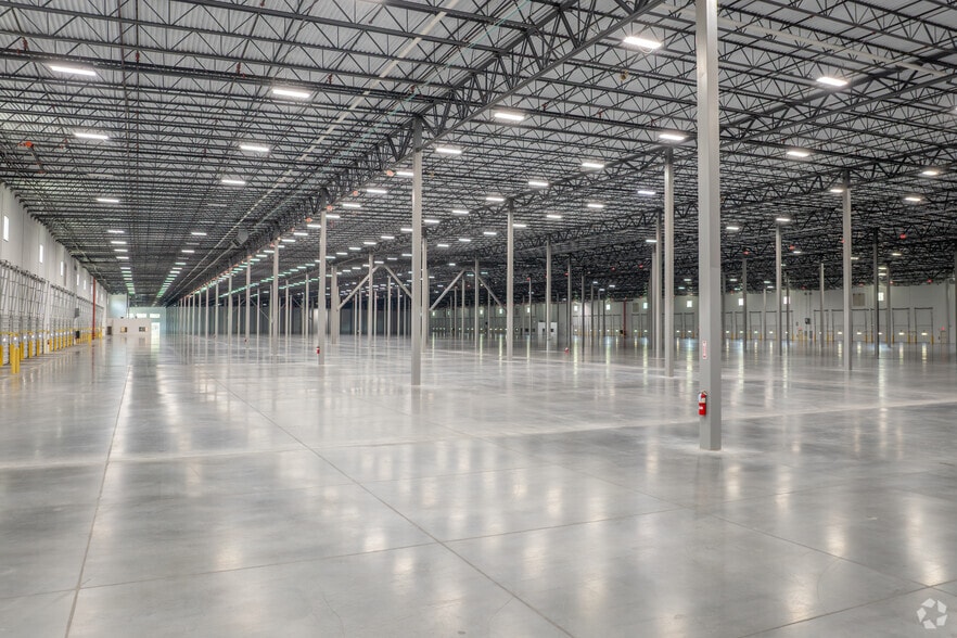 More Photos Of 198 Commercial Blvd, Blakeslee Warehouse For Lease