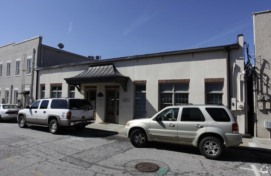 More Photos Of 11 N Irvine St, Greenville Office For Lease