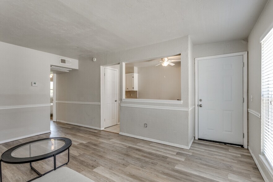 More Photos Of NW 10th St & N Classen Blvd, Oklahoma City Apartments For Sale