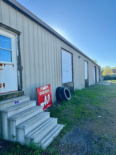 More Photos Of 2190 S Church St, Paris Warehouse For Sale