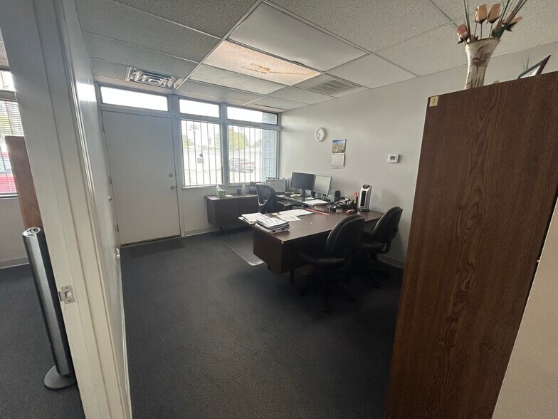 More Photos Of 506 E Camelback Rd, Phoenix Office For Sale