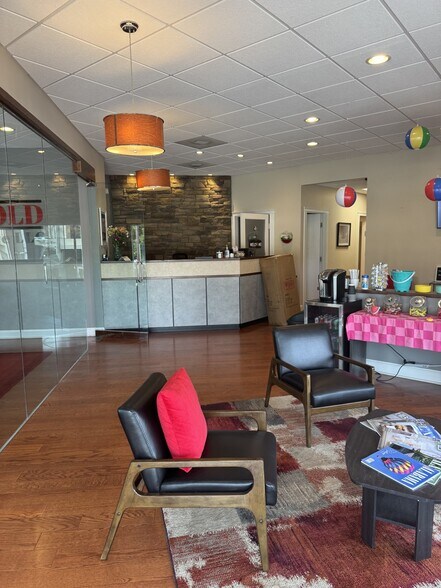 More Photos Of 2117 Whitesburg Dr SE, Huntsville Storefront Retail Office For Lease