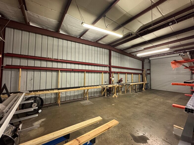 More Photos Of 2420 Concorde Dr, Fort Myers Warehouse For Lease
