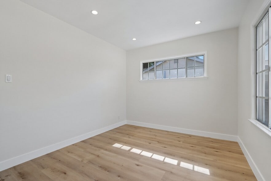 More Photos Of 15952 Simonds St, Granada Hills Apartments For Sale