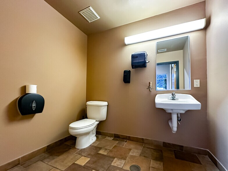 More Photos Of 425 S Lake Parker Ave, Lakeland Office For Lease
