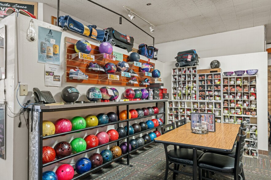 More Photos Of 412 Main St SW, Ronan Sports And Entertainment For Sale