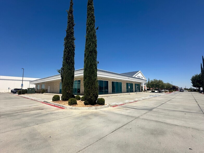 More Photos Of 42281 10th St W, Lancaster Office For Sale