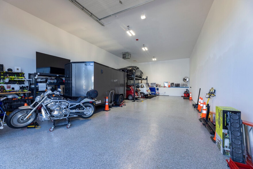 More Photos Of 597 South County Trl, Exeter Flex For Sale
